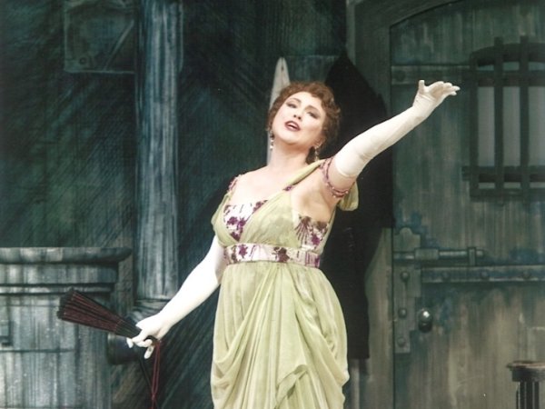 Adele in Die Fledermaus